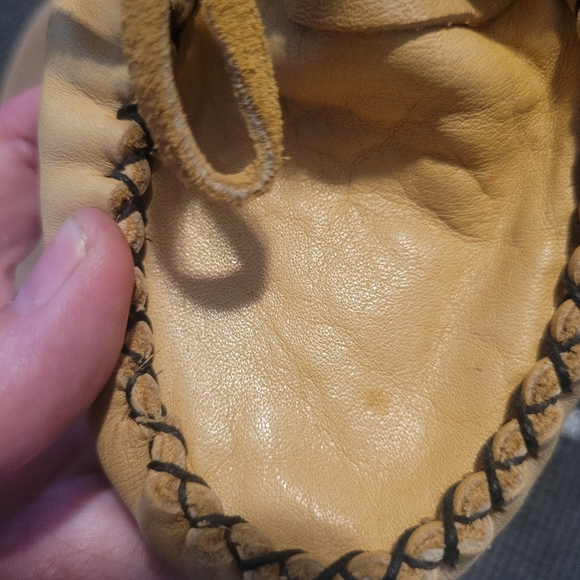 Adorable size 4 leather moccasins - Picture 6 of 6